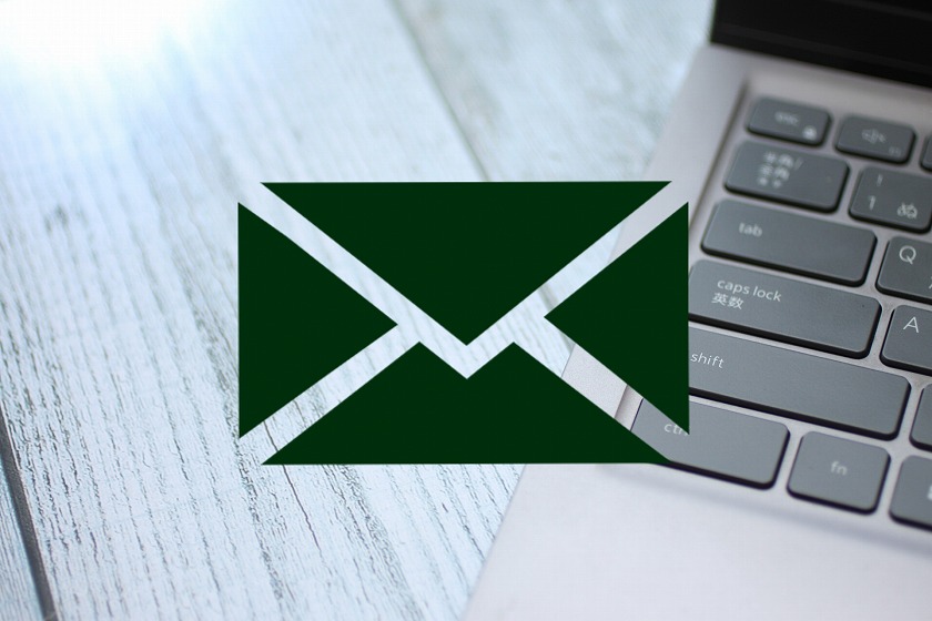 Image of creating English emails on computer